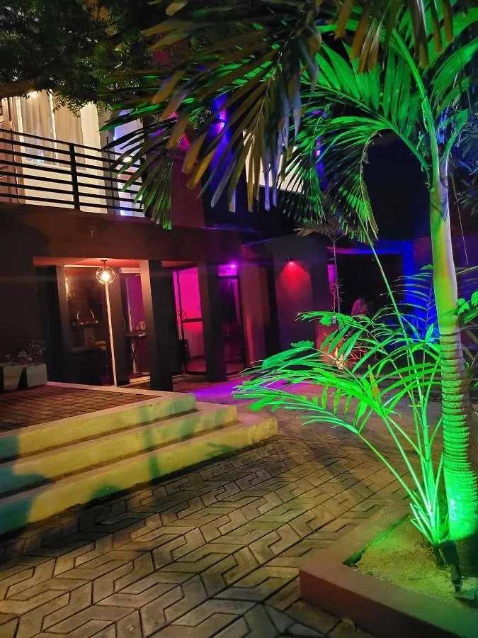 Deluxe Fun Dine Hotell Negombo